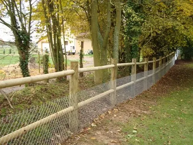 cloture-bois-et-grillage