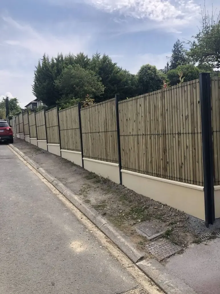 cloture-mixte-beton-et-bois-772x1030