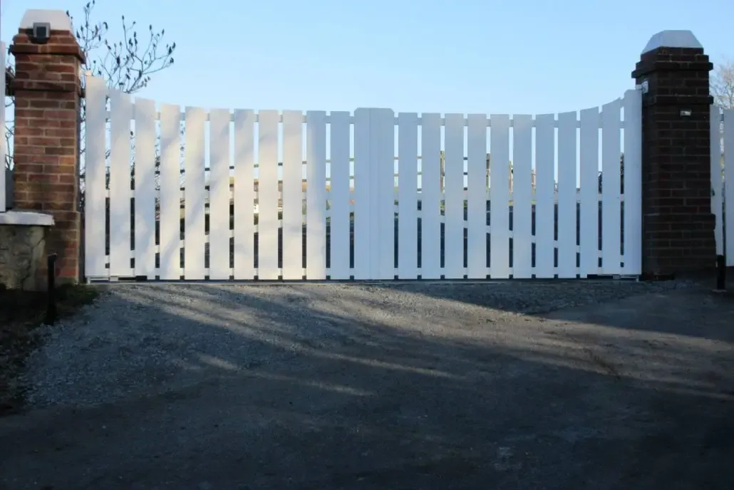 portail-pvc-1030x688